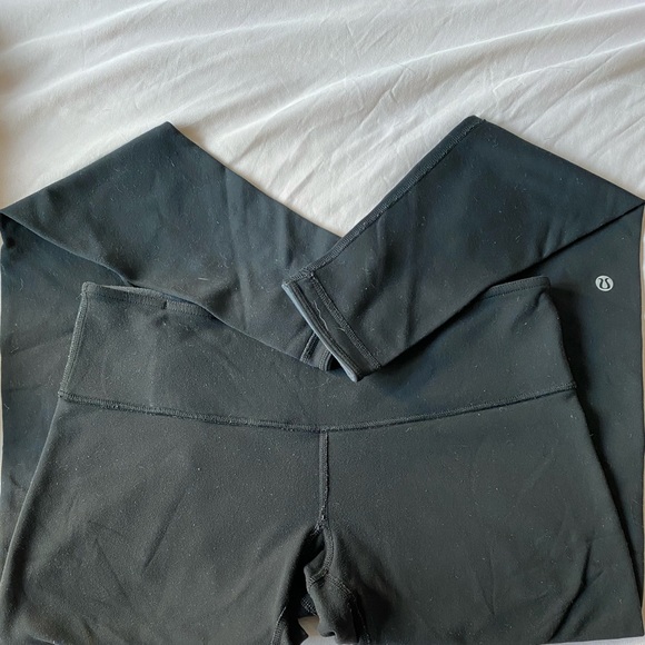 Grey/Black reversible lululemon wunder under - Picture 3 of 3